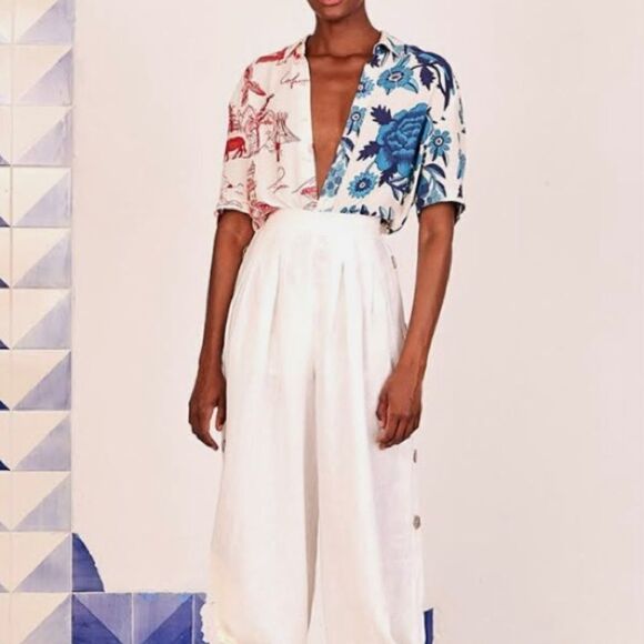 NEW Farm Rio Printed Short Sleeve Camp Front Button Down Shirt in Size XS - Picture 1 of 10